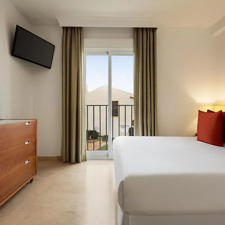 Ramada & By Wyndham Costa Del Sol 3* فوينخيرولا